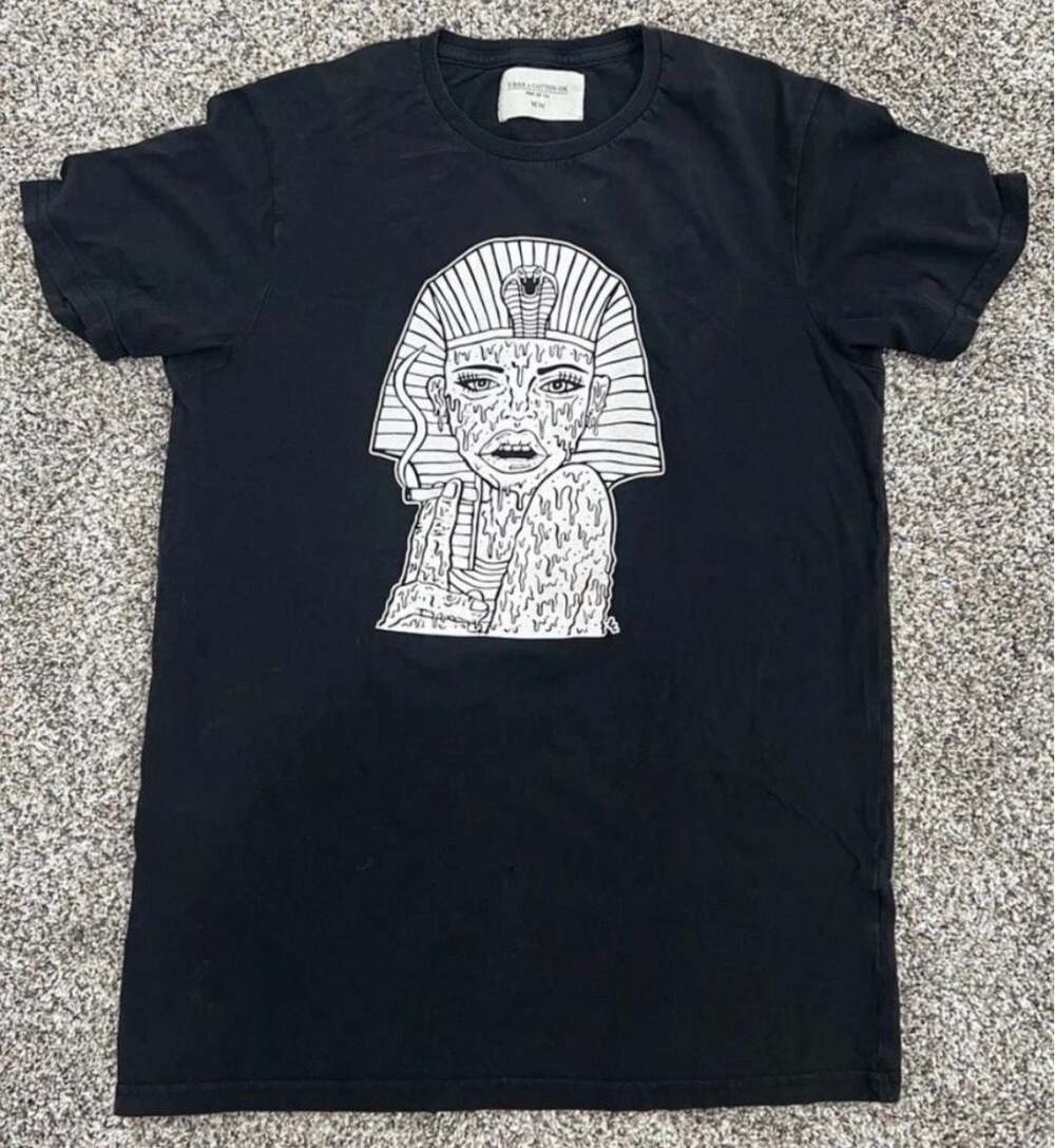 T-Bar x Cotton On Graphic T-Shirt Featuring Melting Cleopatra Pharaoh Print